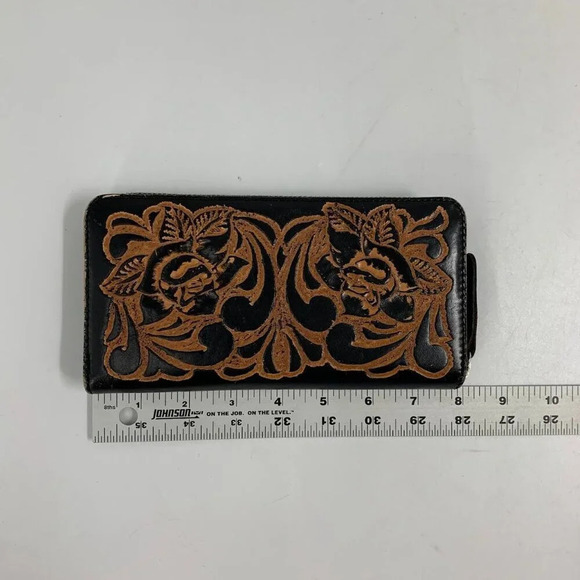 Alejandro Yeo Women's Hand-Tooled Leather Zippered Clutch Wallet - Picture 10 of 12